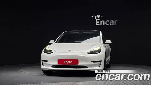 Tesla Model 3 — Фото автомобиля 3