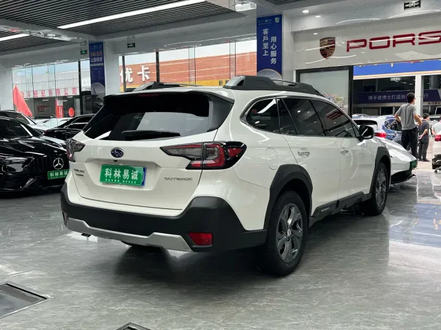 Subaru Outback — Фото автомобиля 4