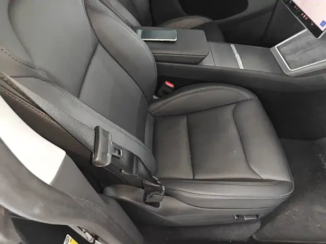 Tesla Model Y — Фото автомобиля 24