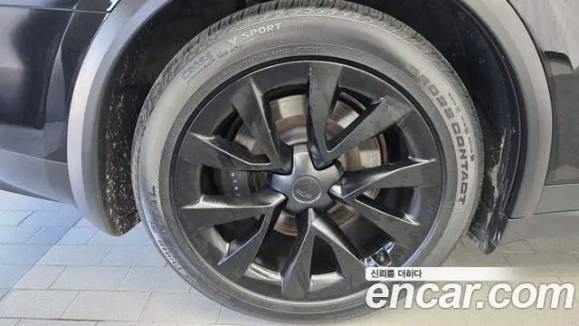 Tesla Model X — Фото автомобиля 5