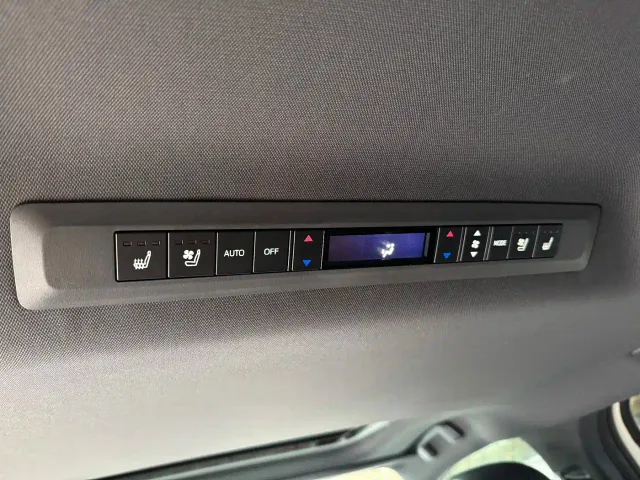 Toyota Sienna — Фото автомобиля 12