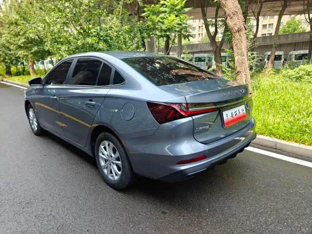 Roewe i5 — Фото автомобиля 7