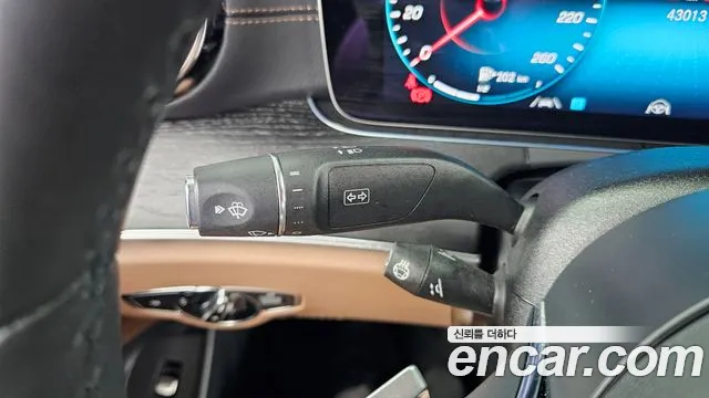 Mercedes-Benz E-Class — Фото автомобиля 25