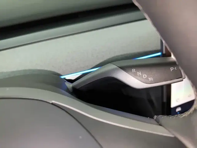 Tesla Model Y — Фото автомобиля 13