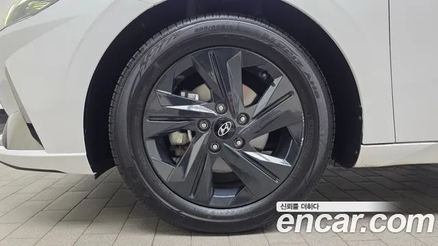 Hyundai Avante CN7 — Фото автомобиля 5