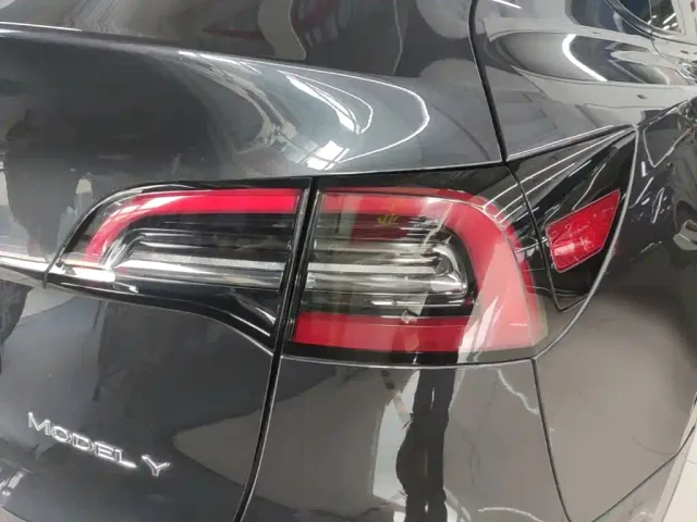 Tesla Model Y — Фото автомобиля 7