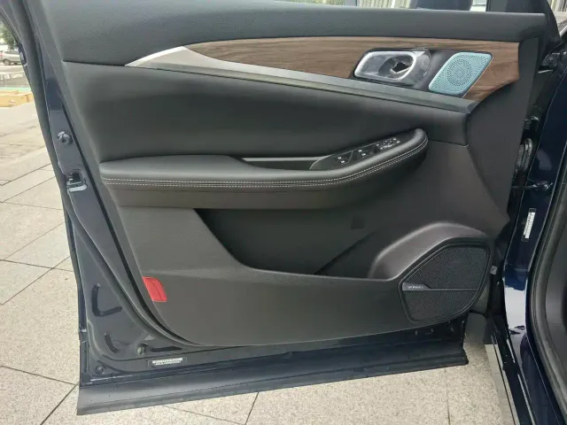 Skyworth Auto HT-i — Фото автомобиля 14