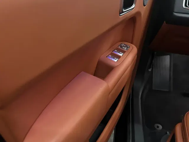 Li Auto L9 — Фото автомобиля 10