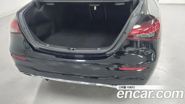 Mercedes-Benz E-Class — Фото автомобиля 11