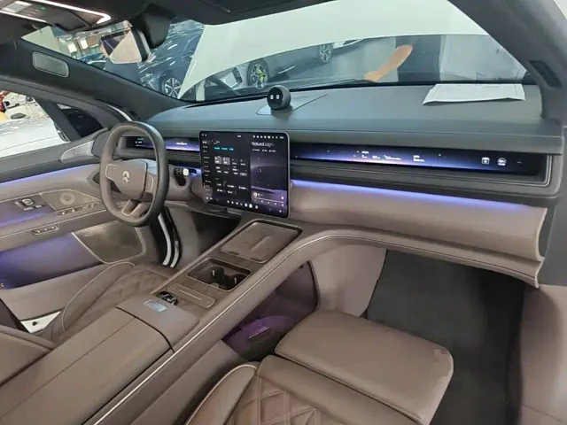 Nio ES8 — Фото автомобиля 9