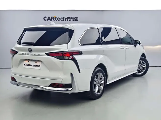 Toyota Sienna — Фото автомобиля 9