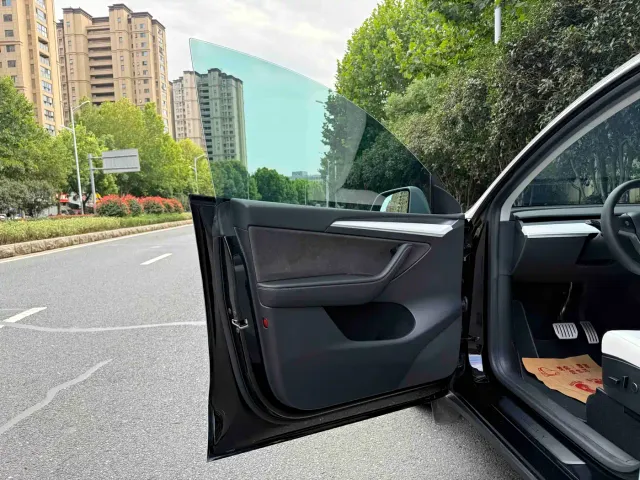 Tesla Model Y — Фото автомобиля 6