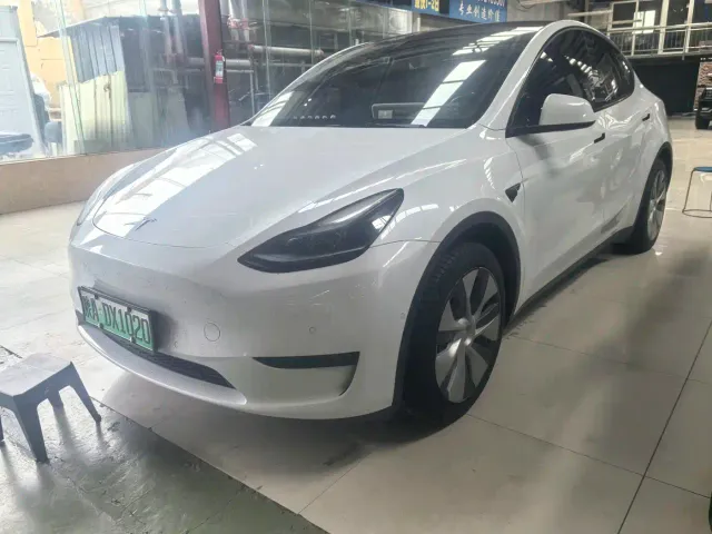 Фотография автомобиля — Tesla Model Y