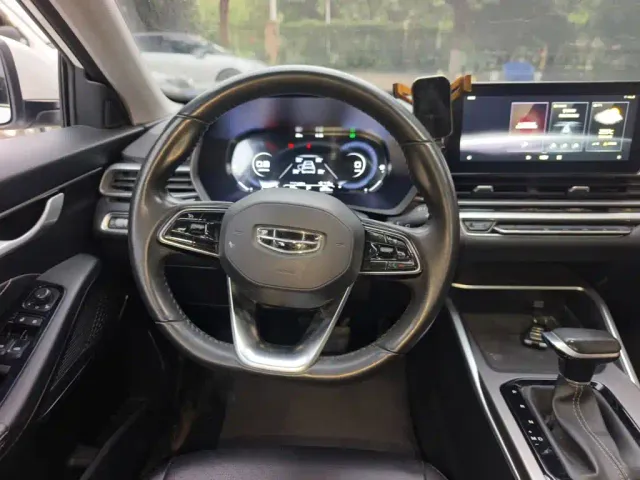 Geely Emgrand — Фото автомобиля 11