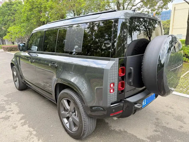 Land Rover Defender — Фото автомобиля 4