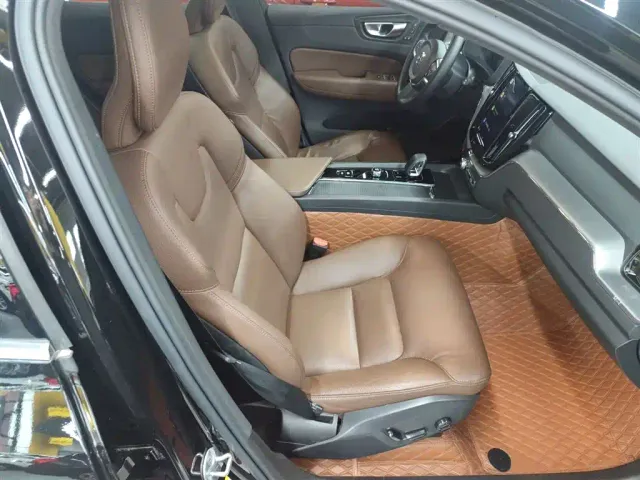 Volvo XC60 — Фото автомобиля 23