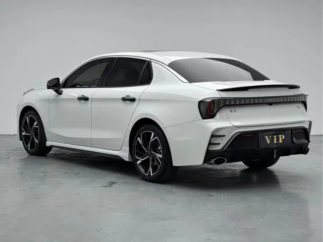 Lynk & Co 03 — Фото автомобиля 7