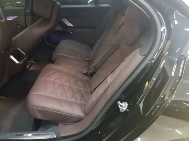 BMW 7 Series — Фото автомобиля 16