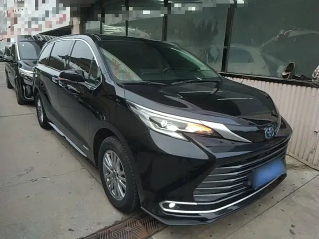 Toyota Sienna — Фото автомобиля 3