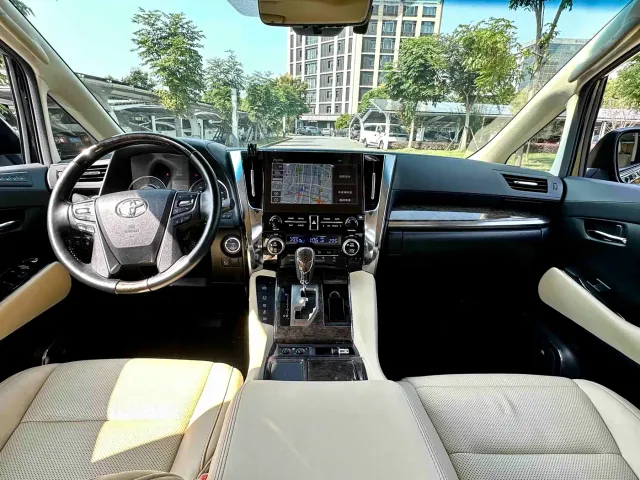 Toyota Vellfire — Фото автомобиля 10