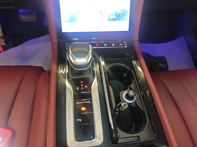 Hongqi H5 — Фото автомобиля 13