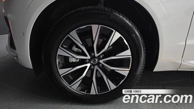 Вольво XC60 — Фото автомобиля 4