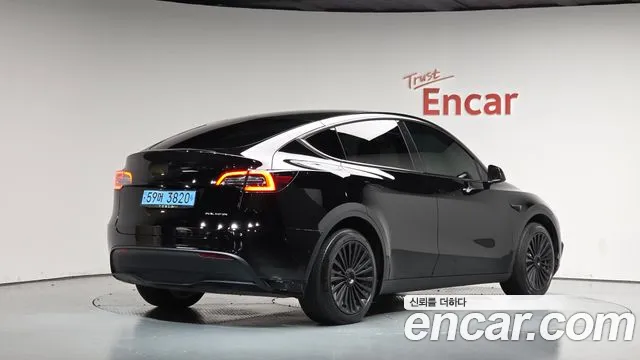 Tesla Model Y — Фото автомобиля 2