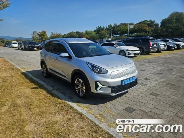 Kia Niro — Фото автомобиля 2