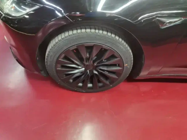 Tesla Model 3 — Фото автомобиля 22