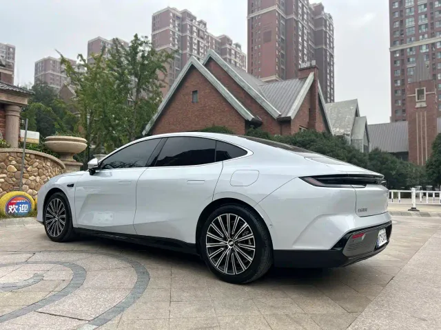 Geely Galaxy Xingyao 8 — Фото автомобиля 7