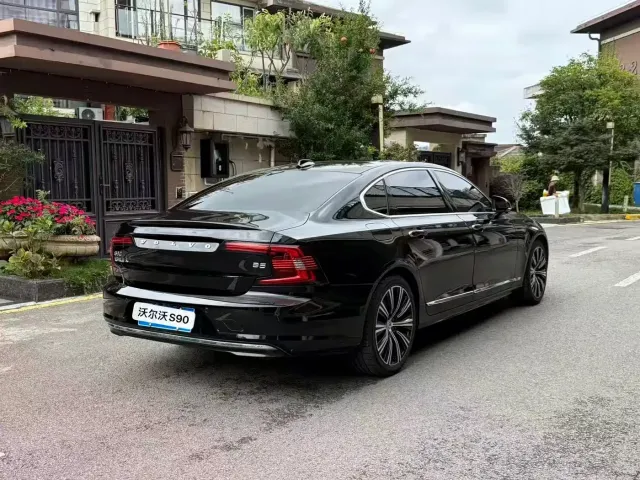 Volvo S90 — Фото автомобиля 9