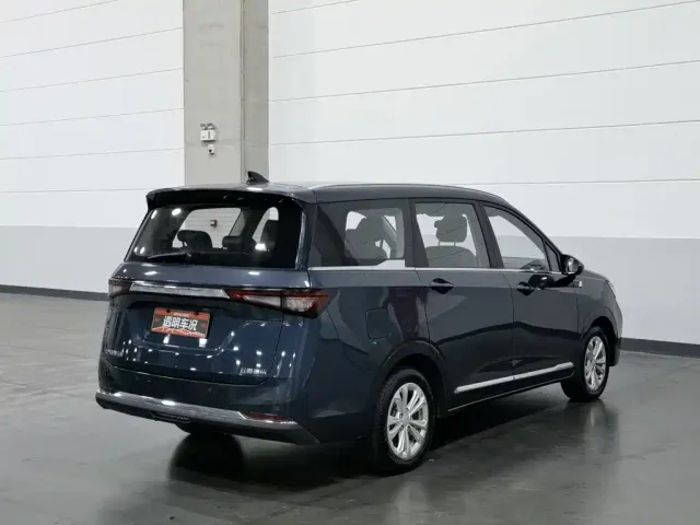 Wuling Jiachen — Фото автомобиля 2