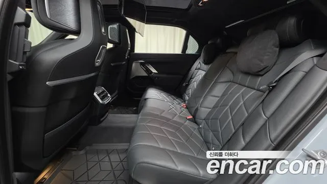 BMW 7 Series G70 — Фото автомобиля 18