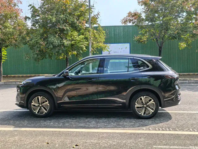 Geely Galaxy Starship 7 EM-i — Фото автомобиля 18