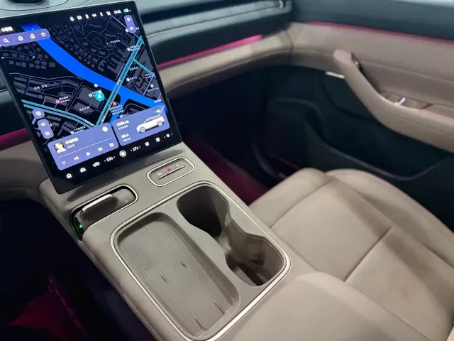 Nio ES6 — Фото автомобиля 15