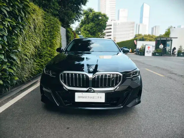BMW i5 — Фото автомобиля 2