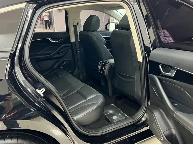 Bestune B70 — Фото автомобиля 12