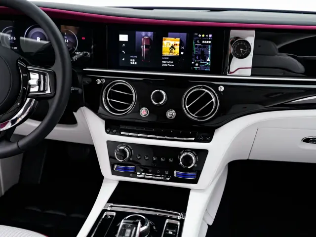 Rolls-Royce Spectre — Фото автомобиля 18