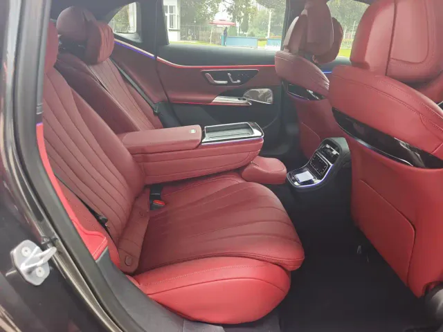 Mercedes-Benz E-Class — Фото автомобиля 25