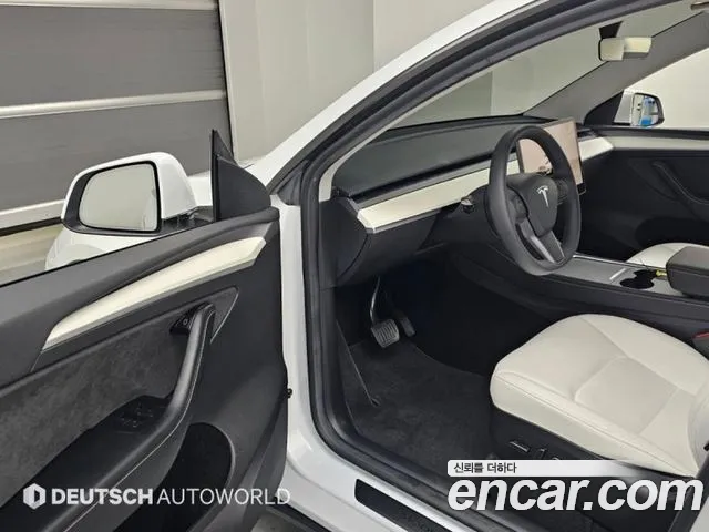 Tesla Model Y — Фото автомобиля 11