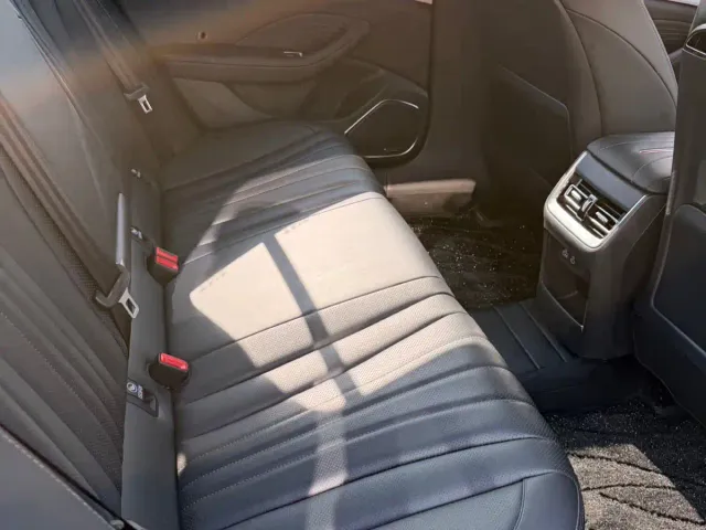 Hongqi H5 — Фото автомобиля 10