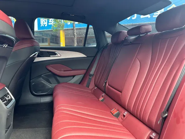 Hongqi H5 — Фото автомобиля 6