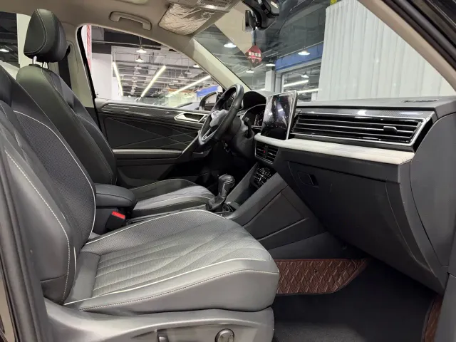 Volkswagen Tiguan L — Фото автомобиля 10