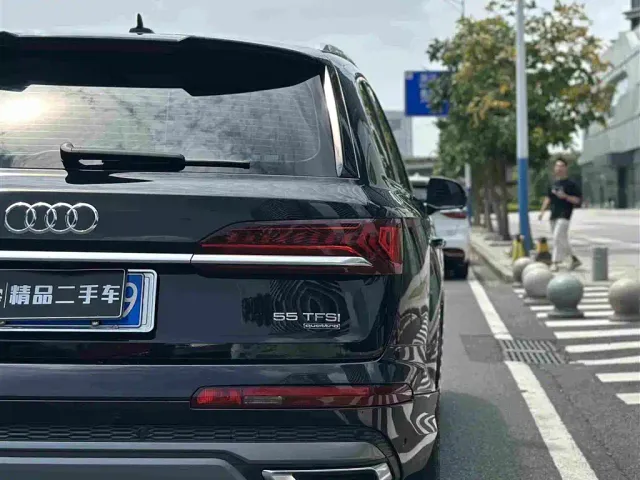 Audi Q7 — Фото автомобиля 11