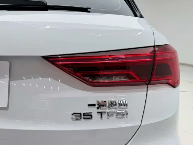 Audi Q3 — Фото автомобиля 10