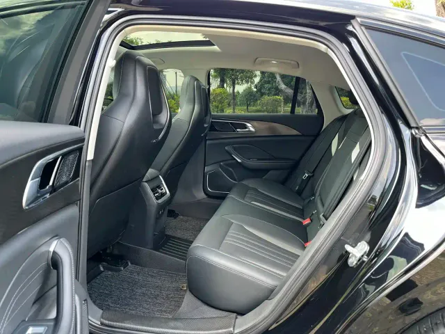 Hongqi H6 — Фото автомобиля 13