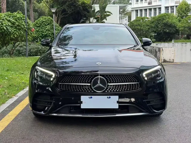 Mercedes-Benz E-Class — Фото автомобиля 3