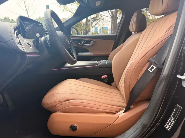 Mercedes-Benz E-Class — Фото автомобиля 15