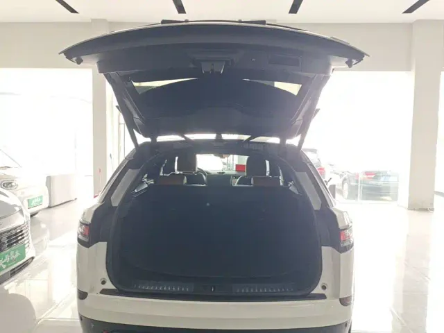 Land Rover Range Rover Velar — Фото автомобиля 18