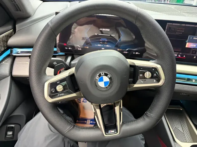 BMW i5 — Фото автомобиля 10